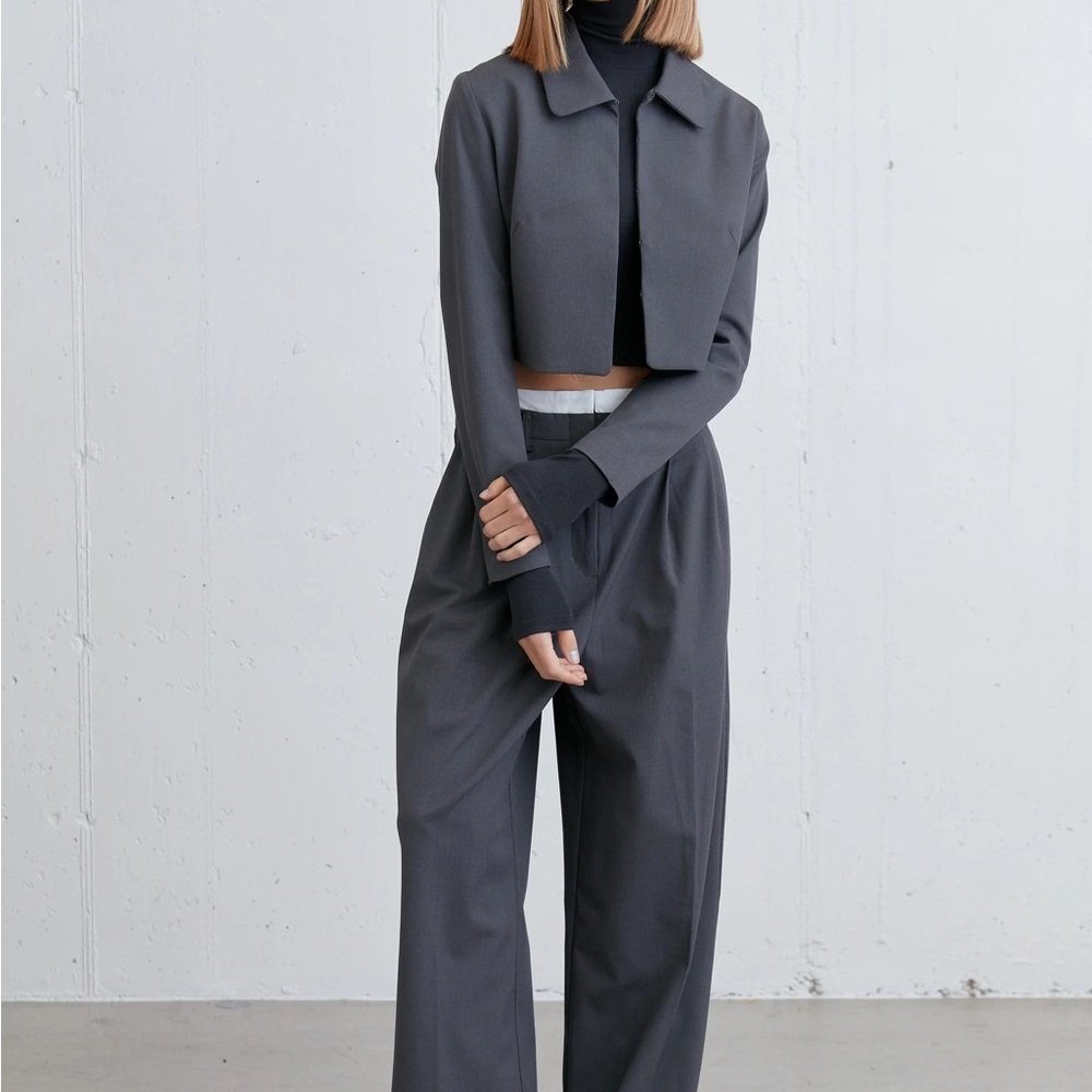 Grey Oak+Fort Cropped Blazer with clasps